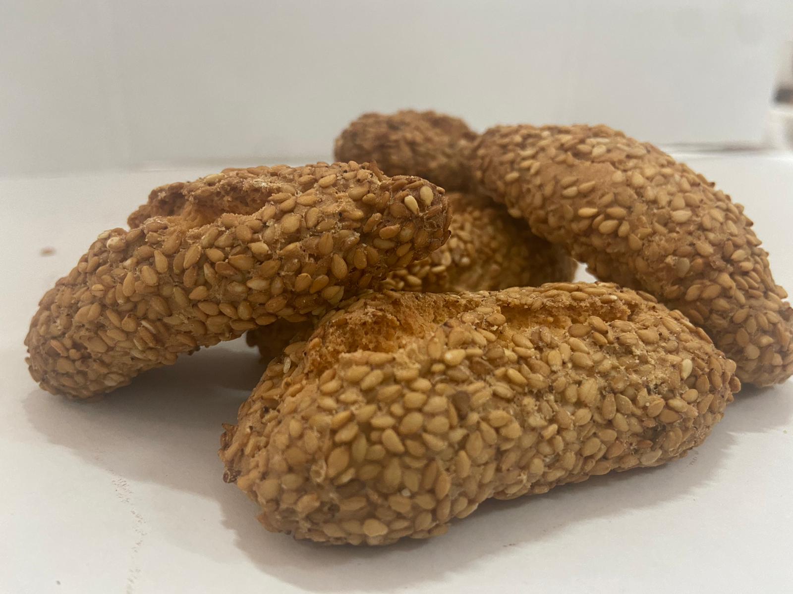 Biscotto siciliano Reginella artigianale ricoperto di semi di sesamo, fatto a mano senza conservanti