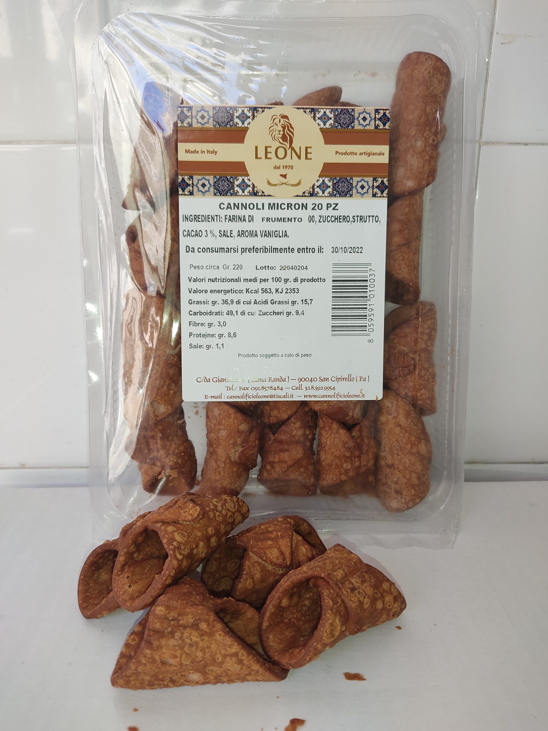 Scatola da 20 cannoli Siciliani Artigianali formato micron, fatti a mano in Sicilia secondo la ricetta tradizionale.